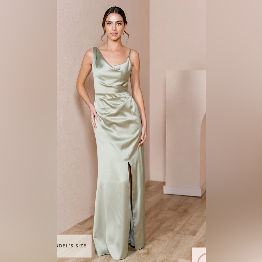 Revelry Silver Sage Satin Maxine size 10 NWT and box!